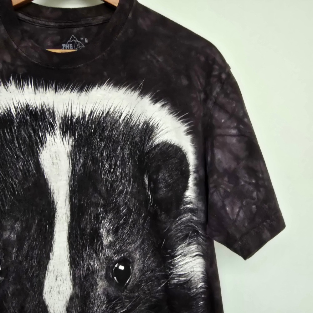 The Mountain Skunk Graphic T-Shirt Mens Medium Black Tie Dye Animal Nature Tee - Picture 3 of 8